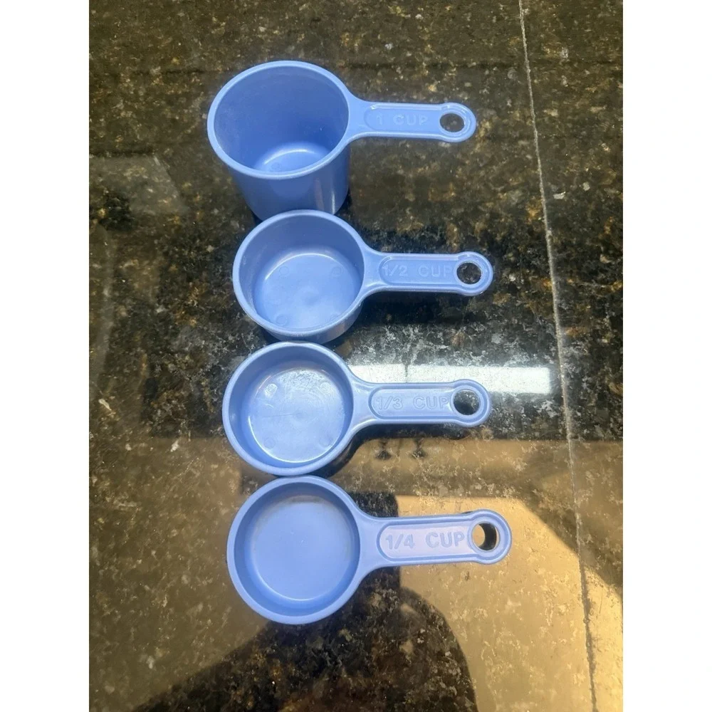 Vintage Rubbermaid Nesting Measuring Cups Blue 4 Pc Servin Saver 1/2 1/3 1/4 1